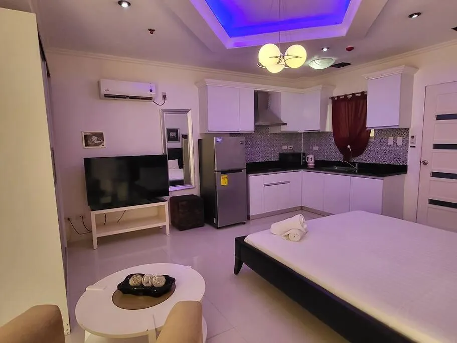 Sheryll Escapes - Kandi Studio, 6Th Floor, Outdoor Seating, Smoking Area! Angeles Apartment